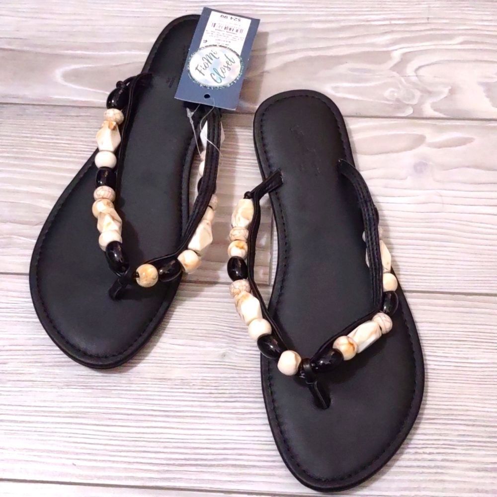 (22-1027)   Universal Thread Cindy Sandals Sz 8.5